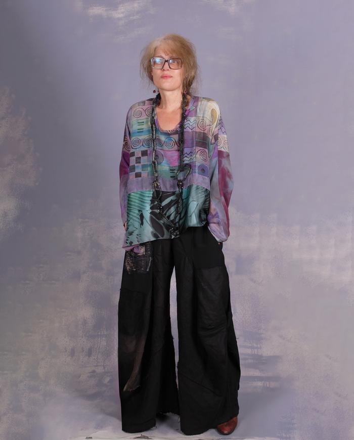 'elaborate doodles' mixed silks loose-fitting blouse