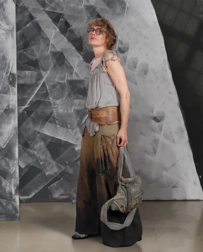 'ancient cobblestone' detailed leather art belt