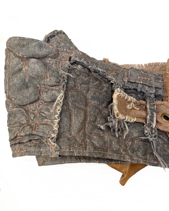 'ancient cobblestone' detailed leather art belt