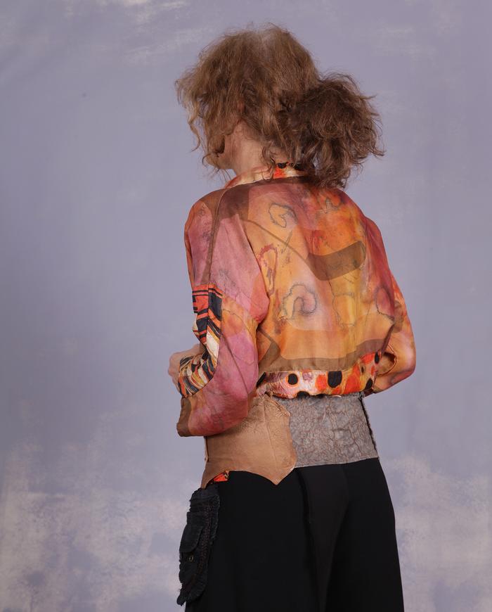 'ancient cobblestone' detailed leather art belt