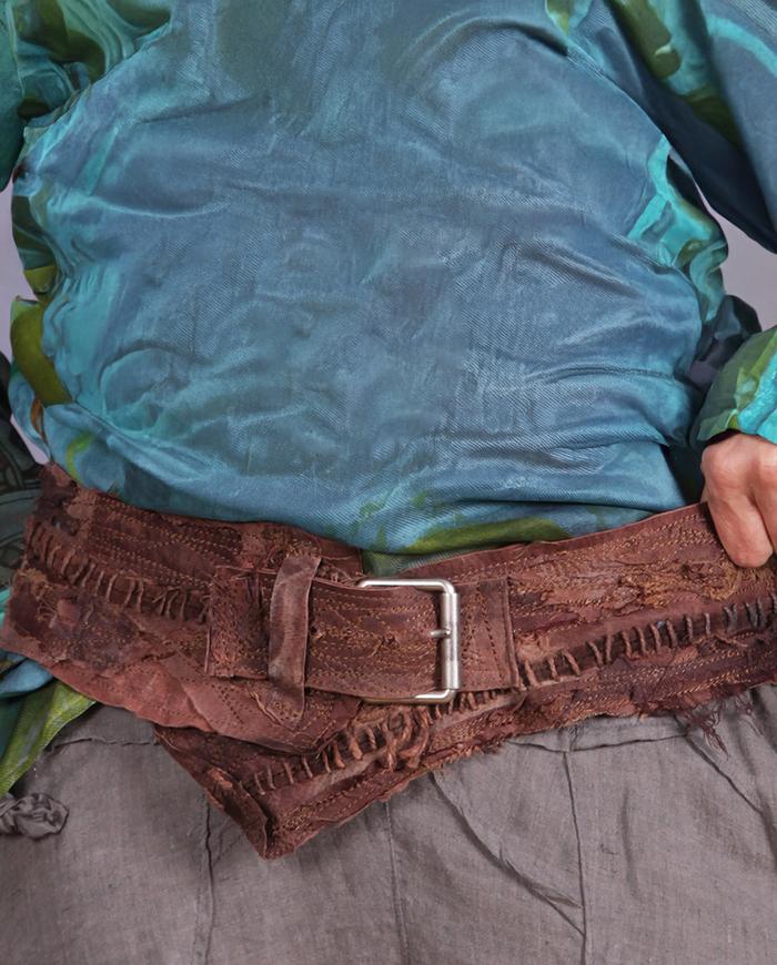 'a well-traveled road' detailed distressed leather belt