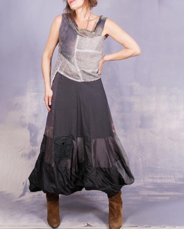 'I just want to play all day' detailed tulip-shape long skirt