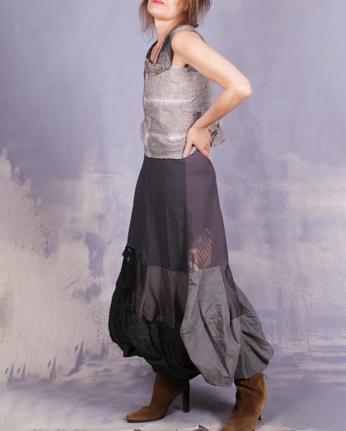 'I just want to play all day' detailed tulip-shape long skirt