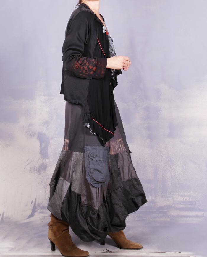 'I just want to play all day' detailed tulip-shape long skirt