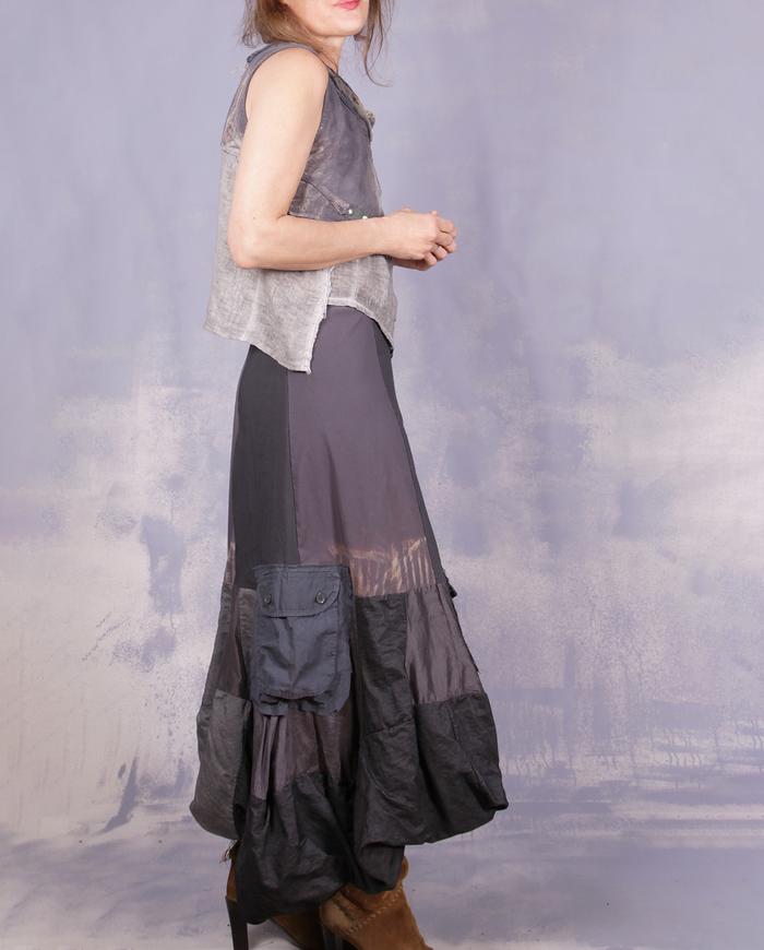 'I just want to play all day' detailed tulip-shape long skirt