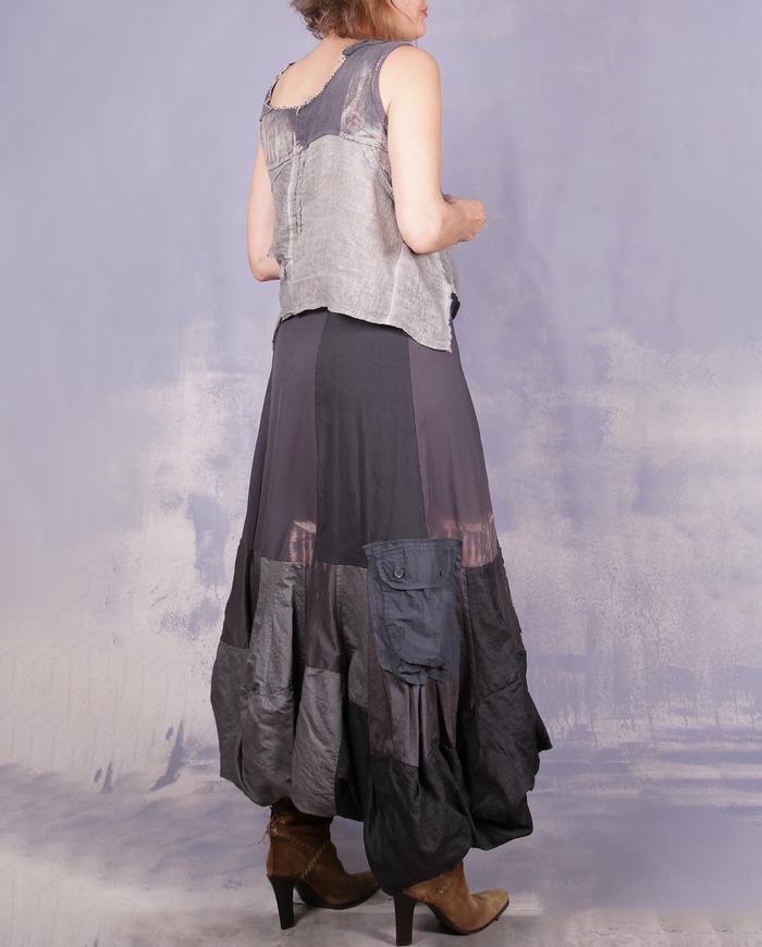 'I just want to play all day' detailed tulip-shape long skirt