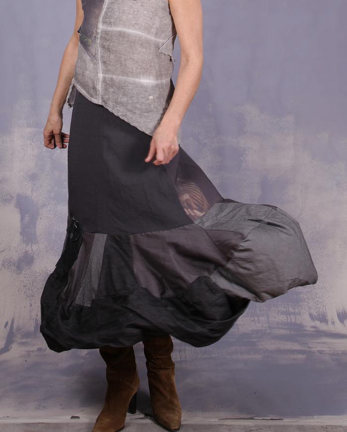 'I just want to play all day' detailed tulip-shape long skirt