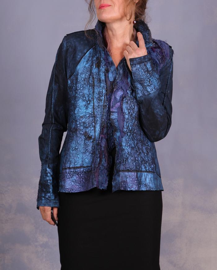 'amazing blues' detailed hand-painted modern lambskin/stretch short jacket
