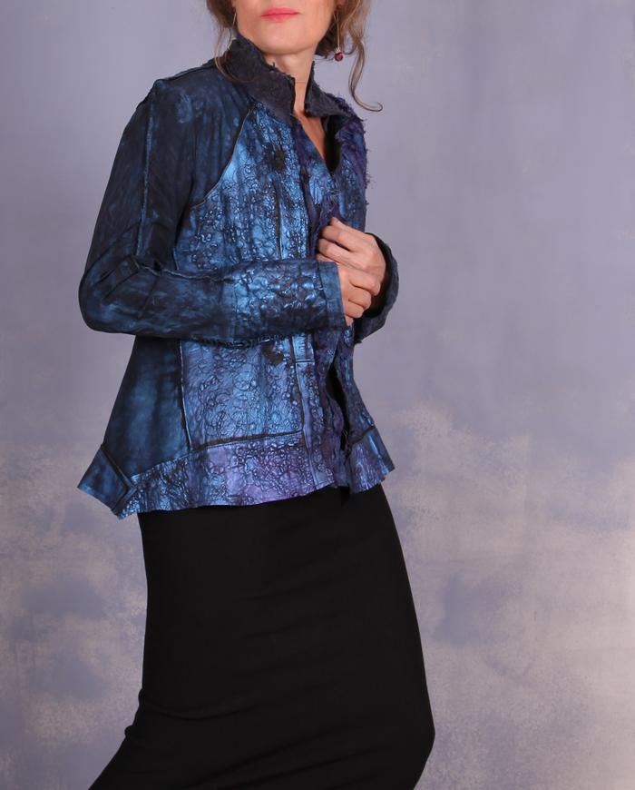 'amazing blues' detailed hand-painted modern lambskin/stretch short jacket
