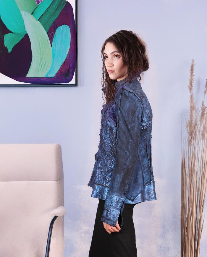 'amazing blues' detailed hand-painted modern lambskin/stretch short jacket