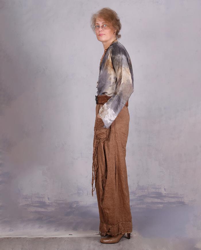 'with sculptural ease' lightweight detailed linen pants
