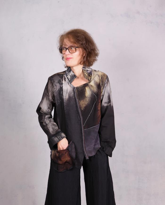 'did you say go up?' detailed fluid one size art blouse