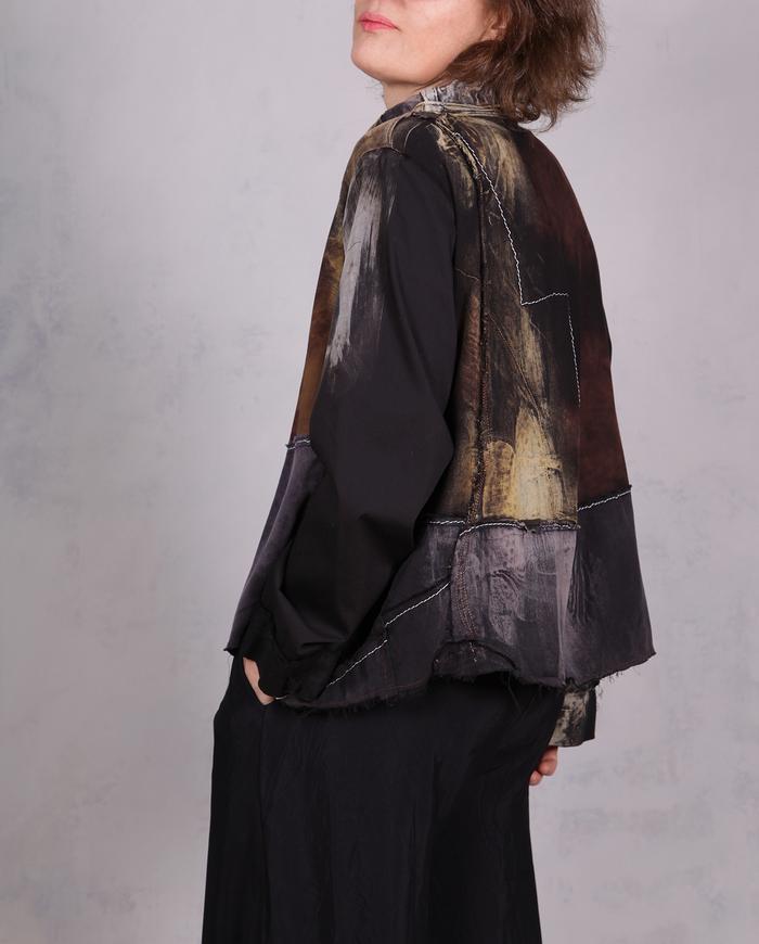 'did you say go up?' detailed fluid one size art blouse