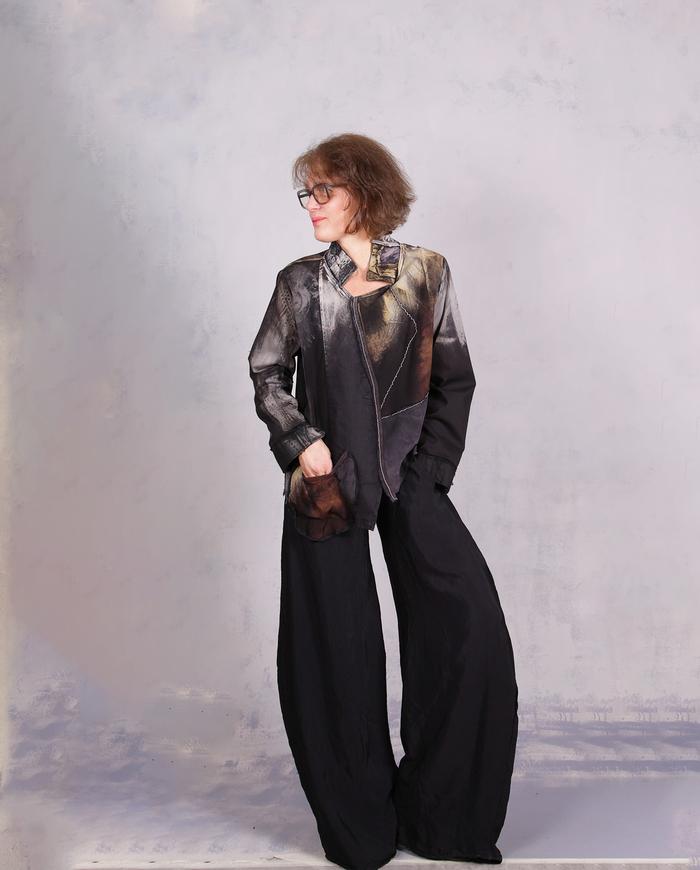 'did you say go up?' detailed fluid one size art blouse