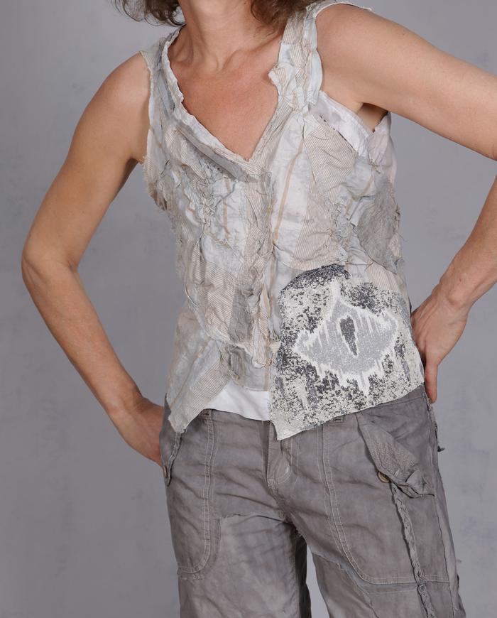 'the urban pebble' detailed neutral colors tank top