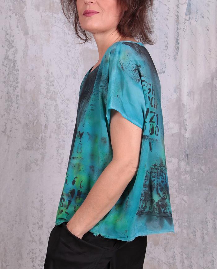 loose-fitting short hand-printed silk top