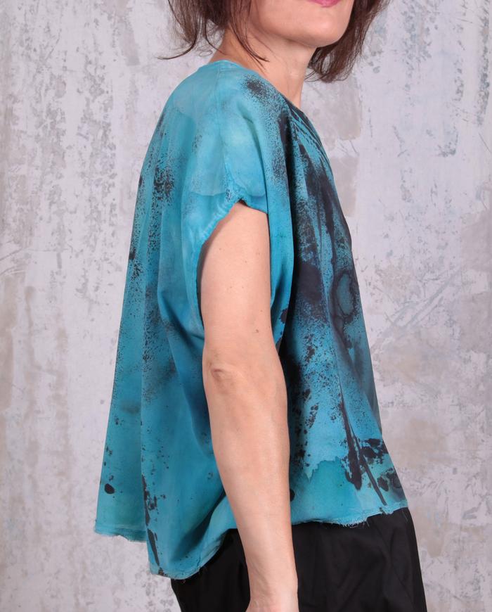 loose-fitting short hand-printed silk top