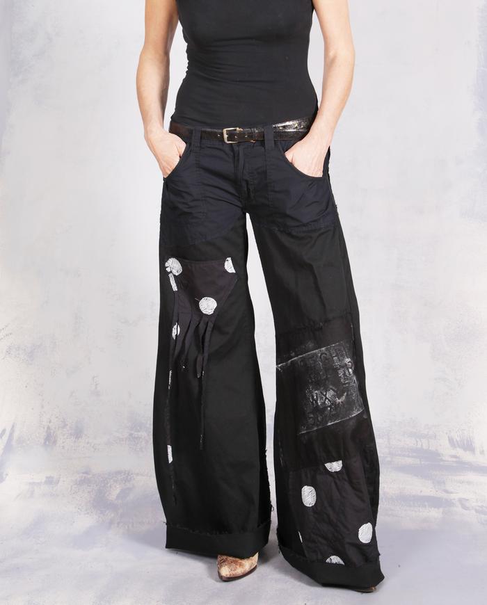 'running around in circles' modern wide leg trousers