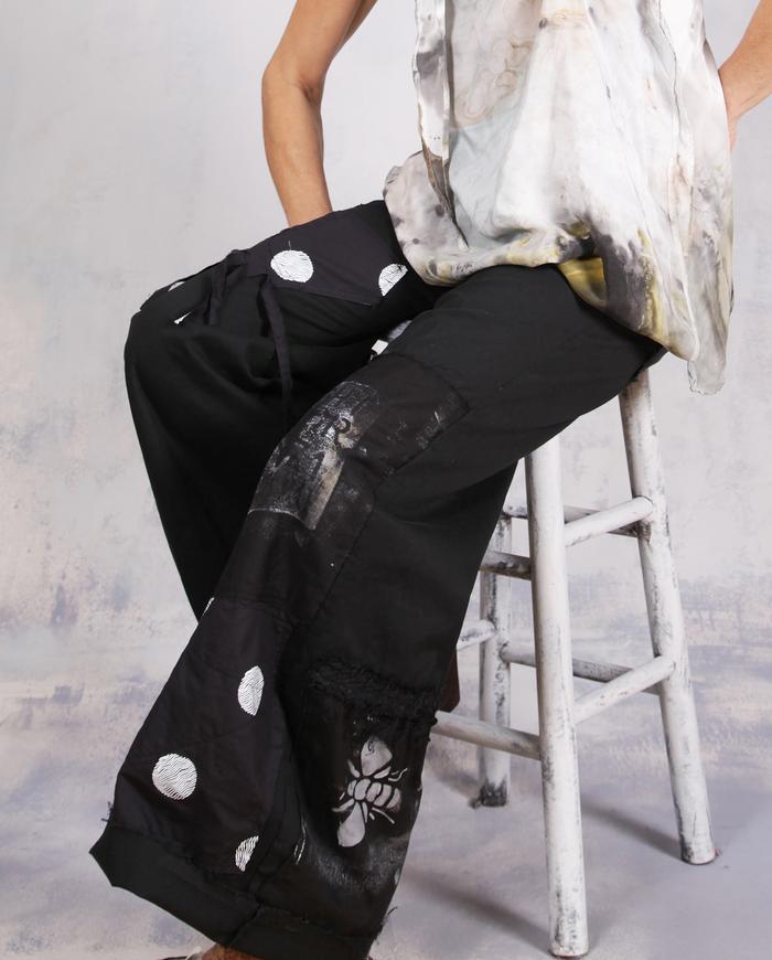 'running around in circles' modern wide leg trousers