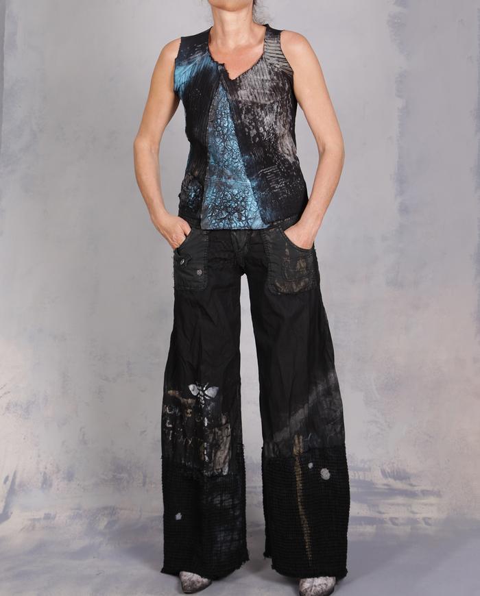 'along the turquoise pebble road' textured stretch sleeveless top