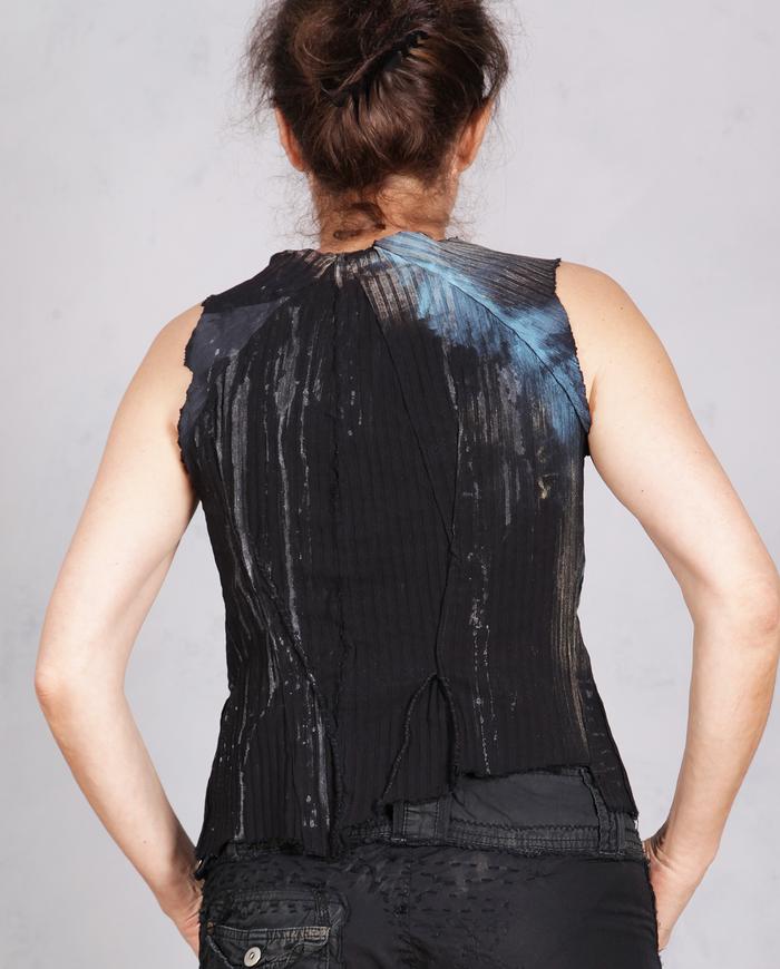 'along the turquoise pebble road' textured stretch sleeveless top