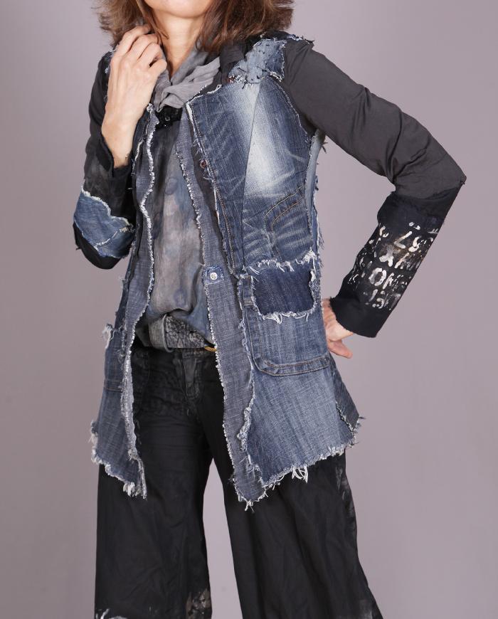 'no permanent bounderies' fitted denim jacket