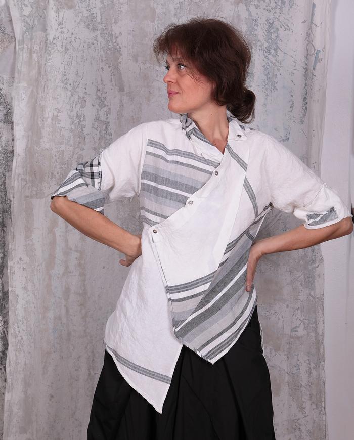 avant-garde high-low Belgian linen black and white top