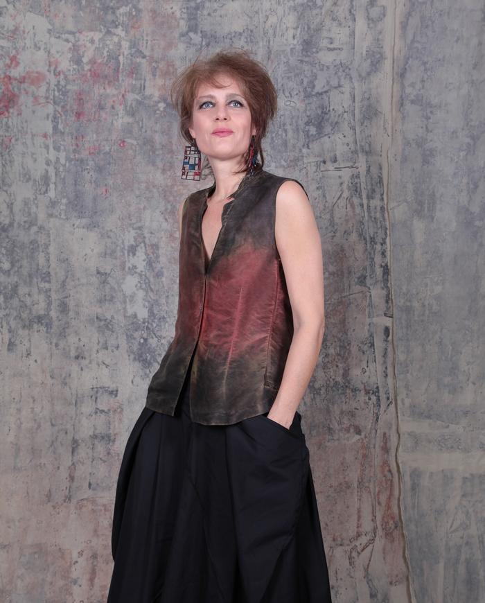 ArttoWear by Tatiana Palnitska fitted handpainted Vneck silk top in fall palette