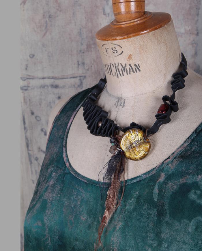 mixed materials short asymmetrical necklace black yellow