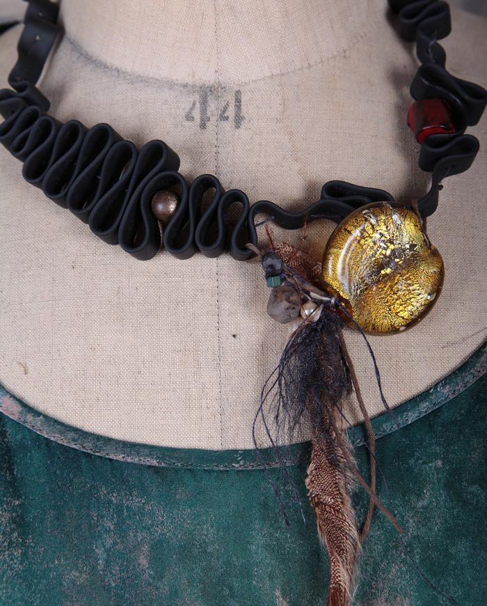 mixed materials short asymmetrical necklace black yellow