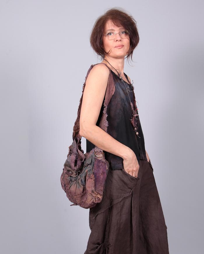 'art to carry' detailed shoulder bag in mauve