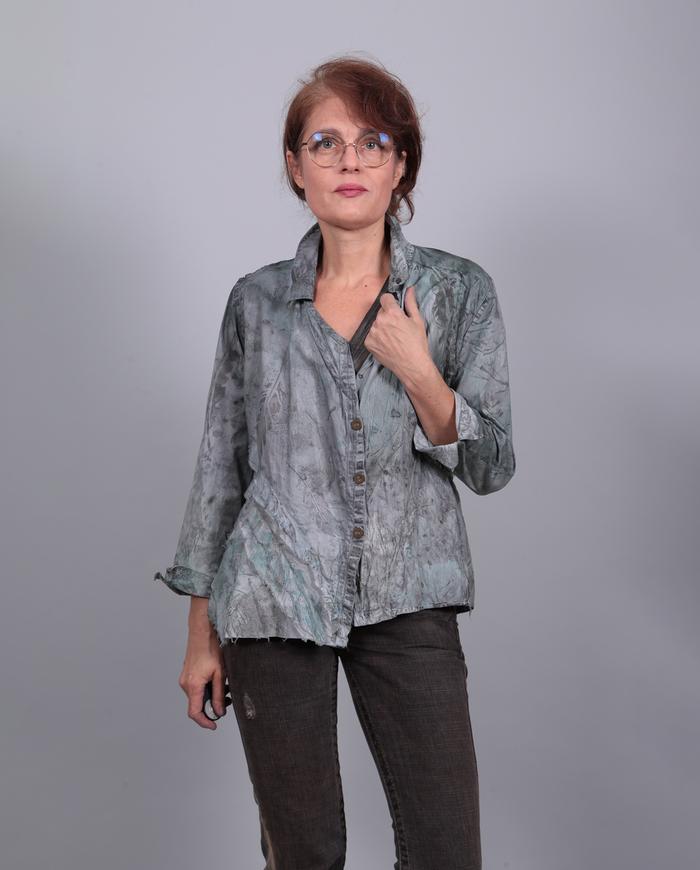 'easy does it' subtle print and color button-down top