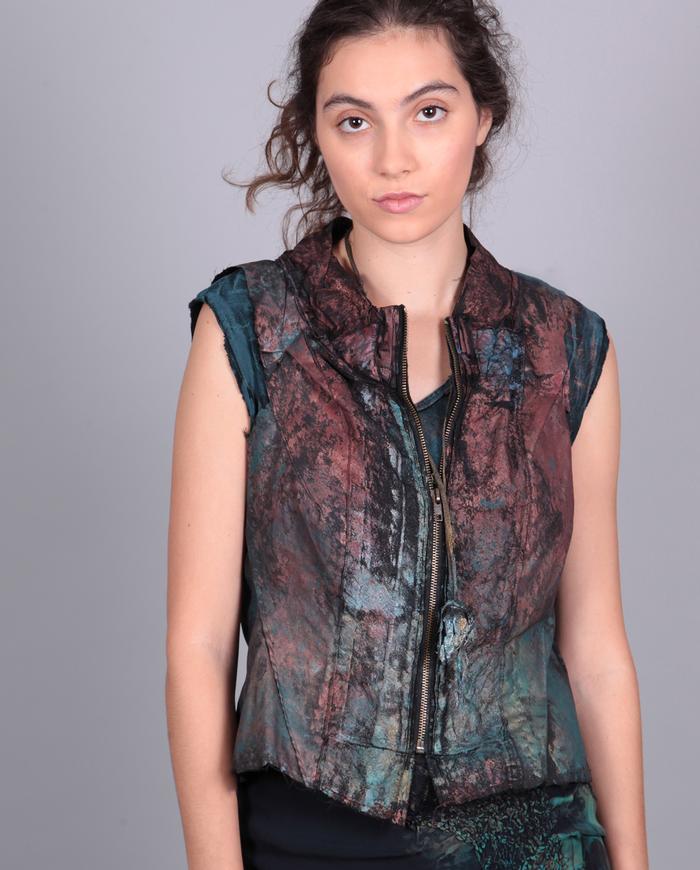 'painted to a crisp' avant-garde fitted short vest or top