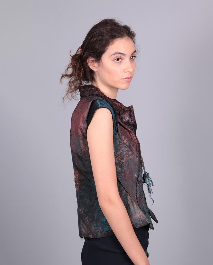 'painted to a crisp' avant-garde fitted short vest or top