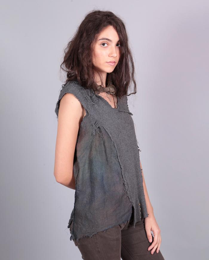 'easy on, easy off' mixed fabrics gray top