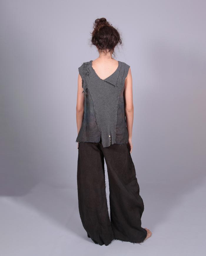 'easy on, easy off' mixed fabrics gray top