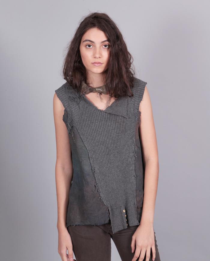 'easy on, easy off' mixed fabrics gray top