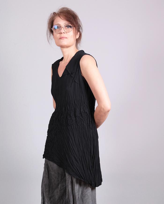 'at a slant' textured pleated asymmetrical top