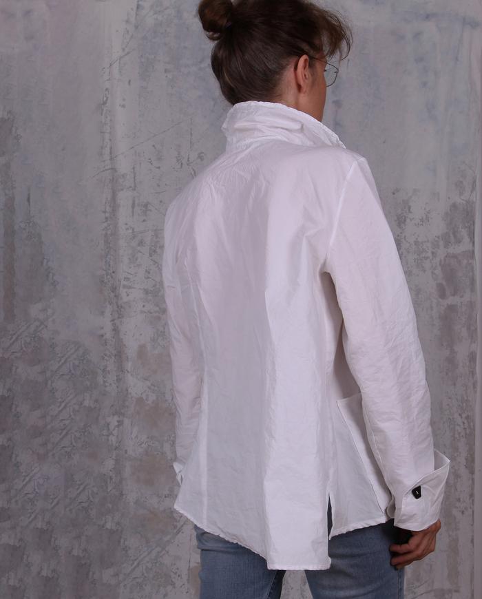 crisp 'crinkle-uncrinkle' Egyptian cotton white shirt or jacket