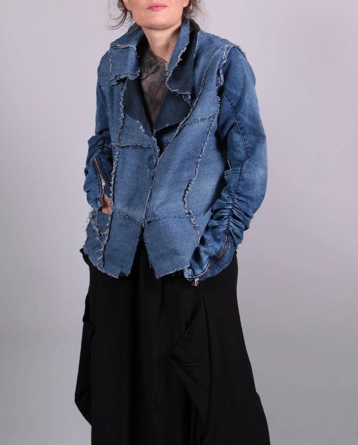 'geometry in motion' mixed textures short denim jacket