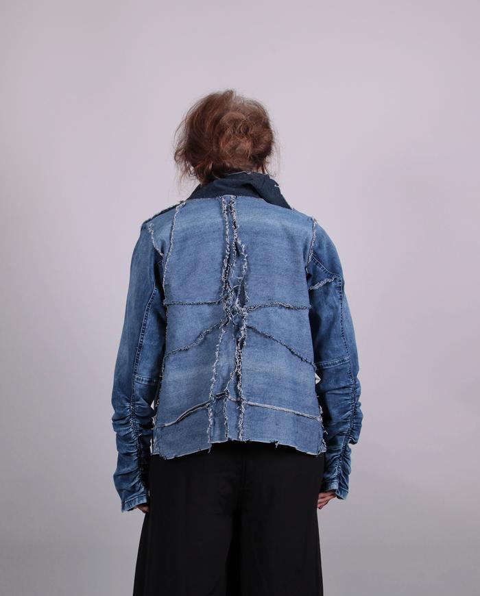 'geometry in motion' mixed textures short denim jacket