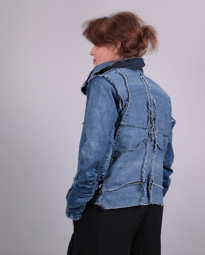 'geometry in motion' mixed textures short denim jacket