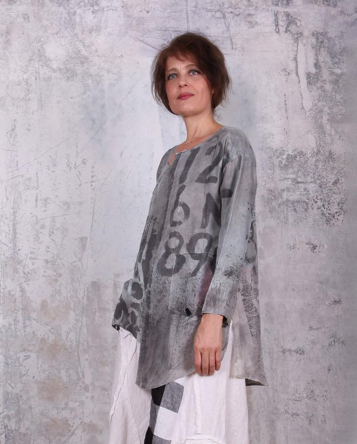 loose-fitting number hand-print silk tunic