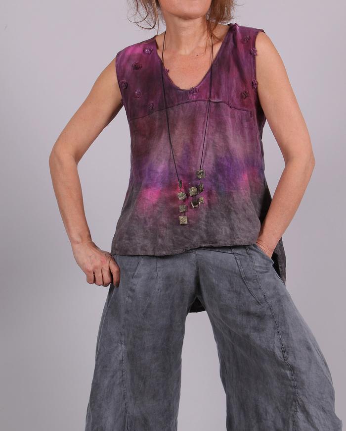 'burgundy blooms' casual sleeveless distressed top