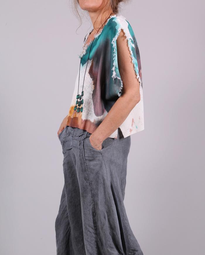 'cutting loose' cropped stretchy knit watercolor top