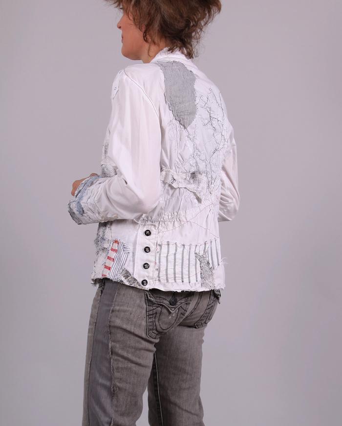 'le petite folie' fitted textured white jacket