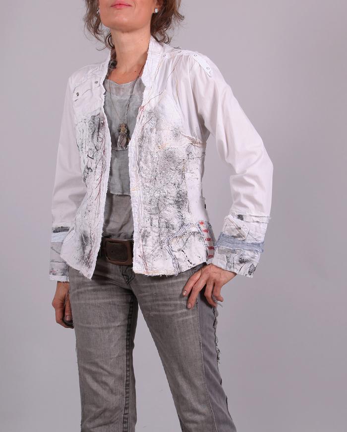 'le petite folie' fitted textured white jacket